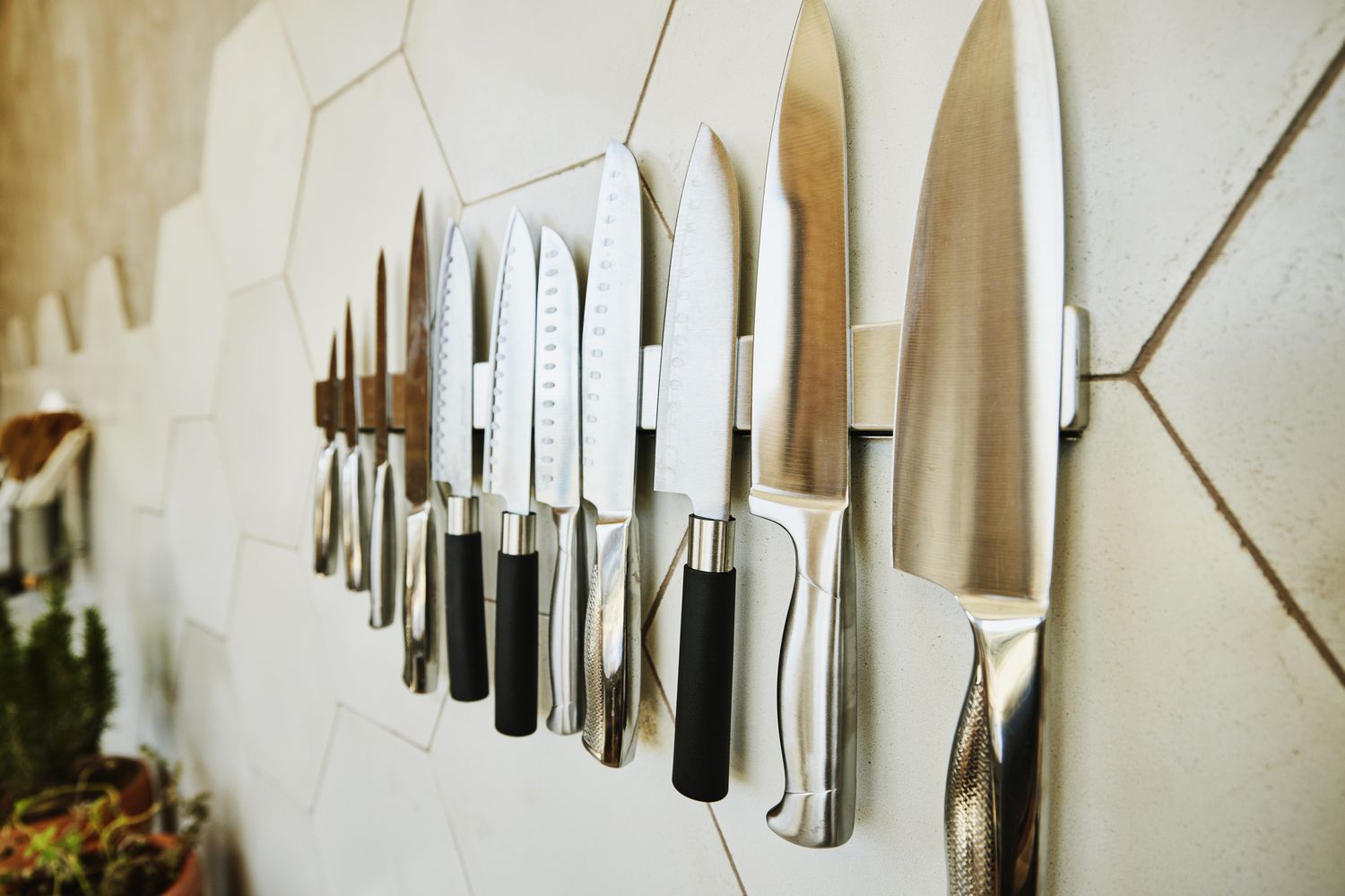 Kitchen Knife Feng Shui: Experts Have These Warnings