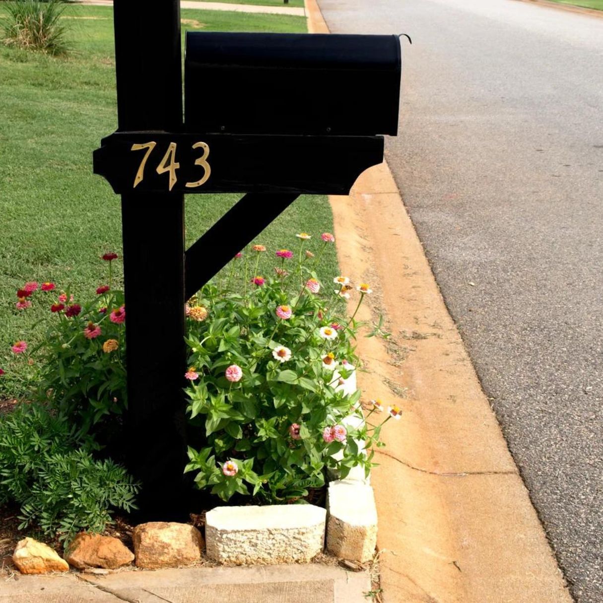 Mailbox Landscaping Ideas: 10 Ways To Add Curb Appeal To Your Front Yard