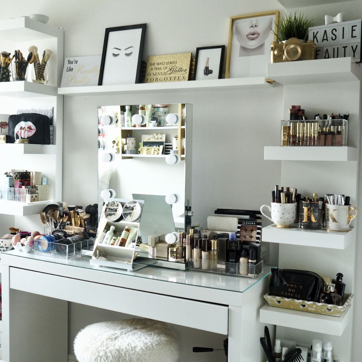 Makeup Room Ideas: 10 Wonderful Ways With Makeup Room Decor
