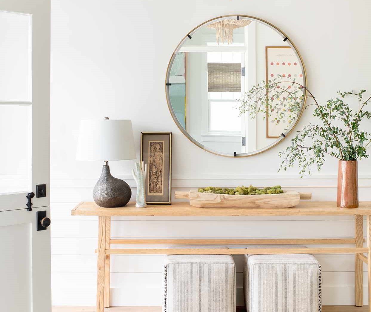 Organizing An Entryway: 10 Clever Ways To Arrange A Home’s Entrance
