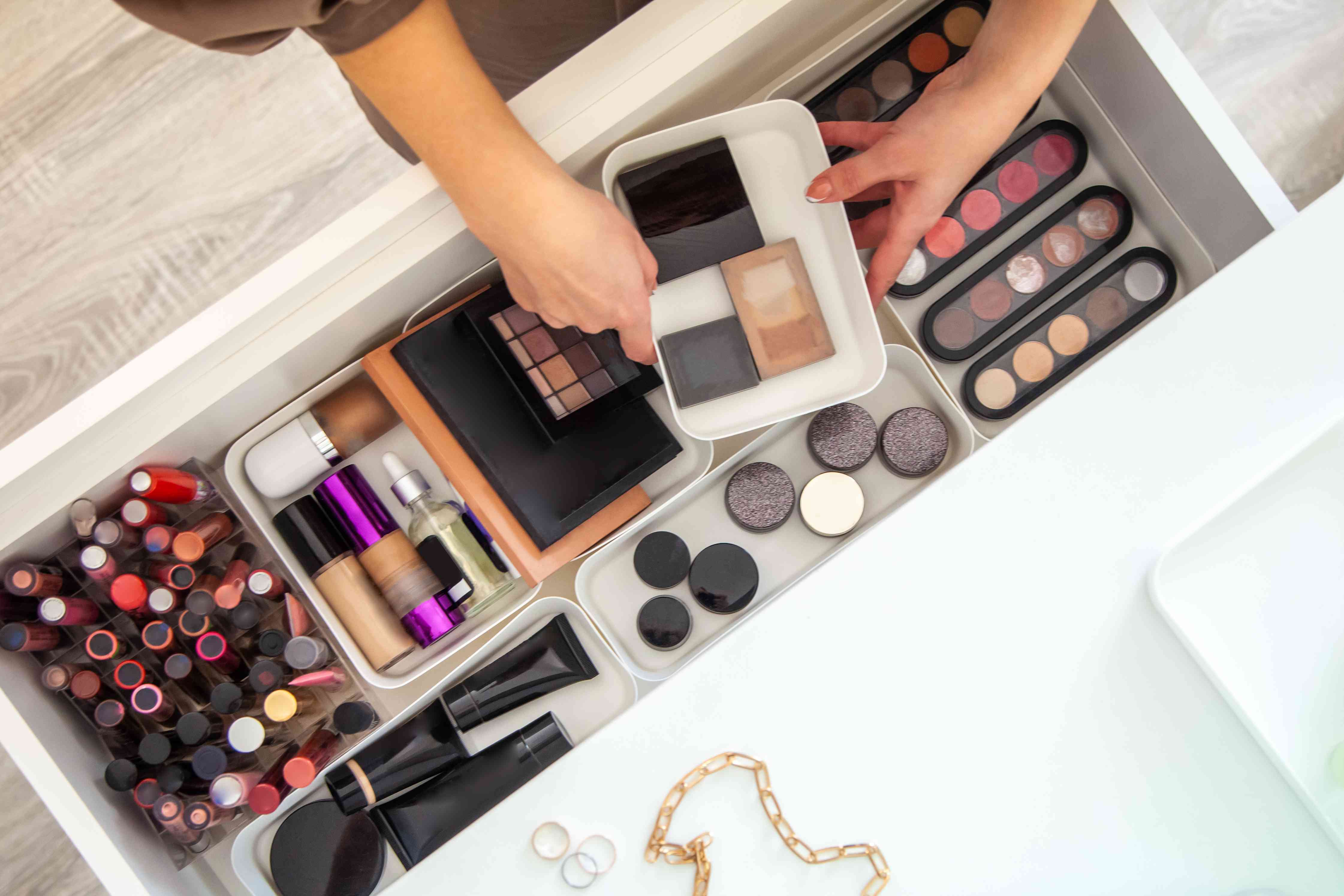 Organizing Makeup: 10 Ways To Keep Cosmetics In Order
