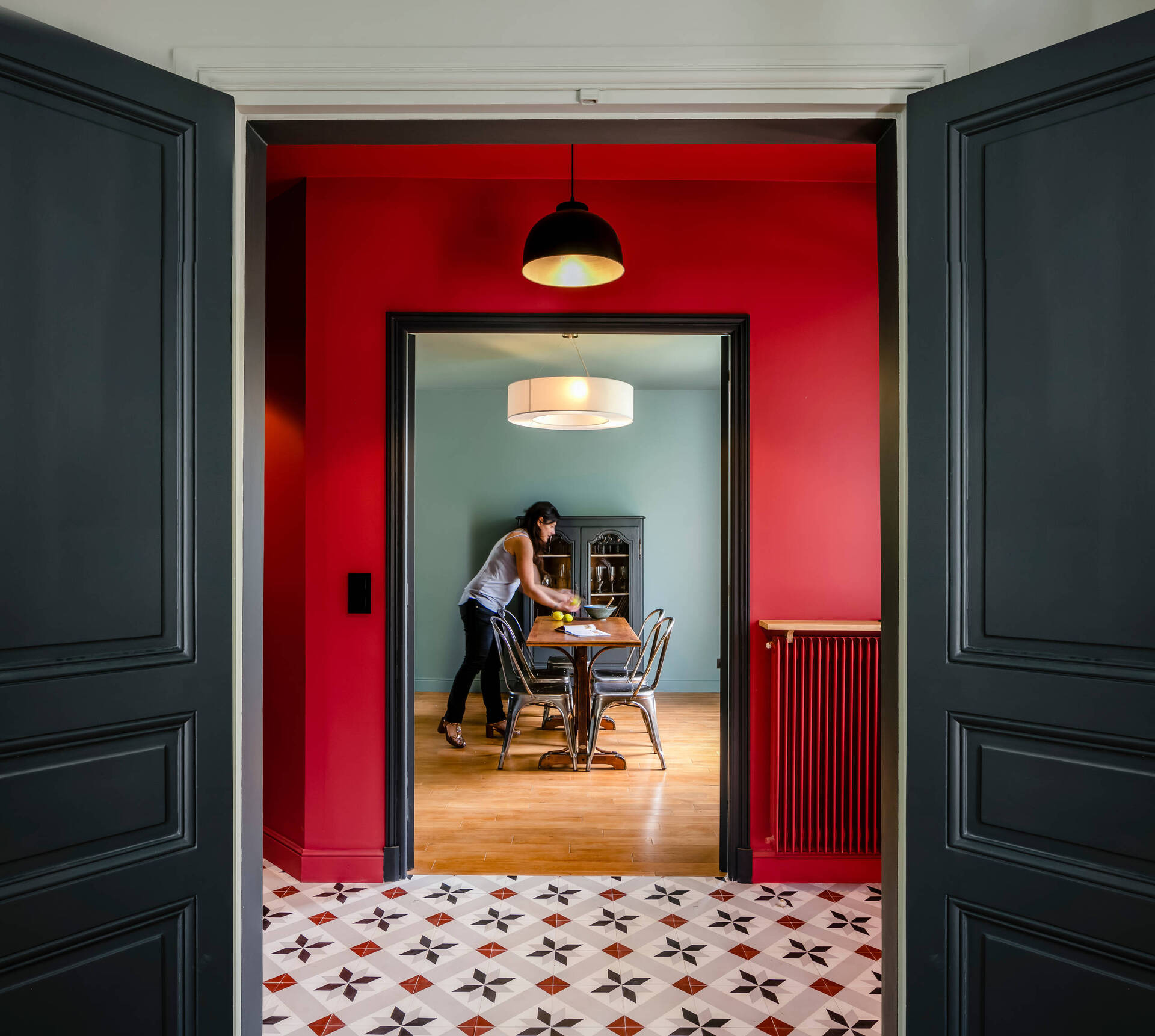 Red Hallway Ideas: 10 Designs Full Of Warmth And Vibrancy