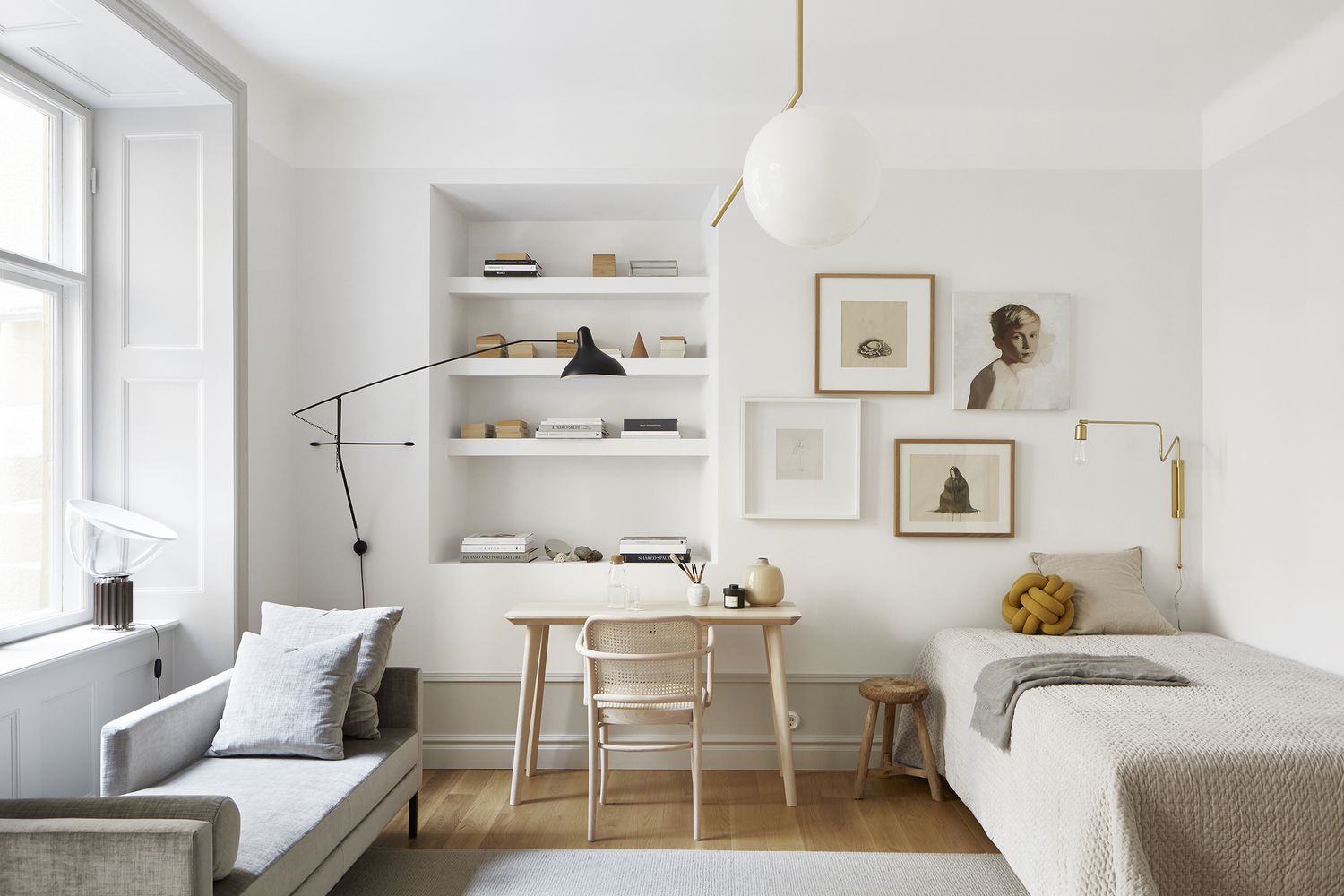 Small Bedroom Office Combo Ideas: 10 Smart Designs