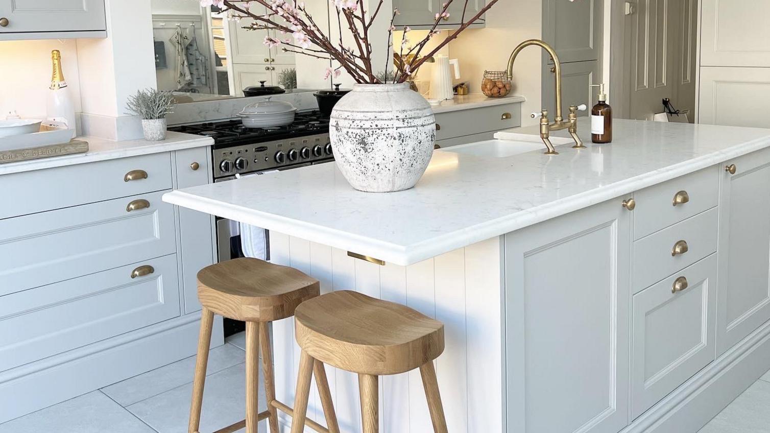 Small Kitchen Islands: 10 Ideas For Cooking, Dining And More