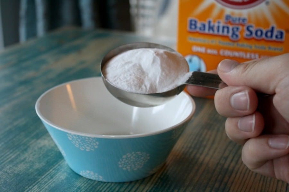 This Homemade Baking Soda Trick Leaves Me With A Streak-free Floor Every Time