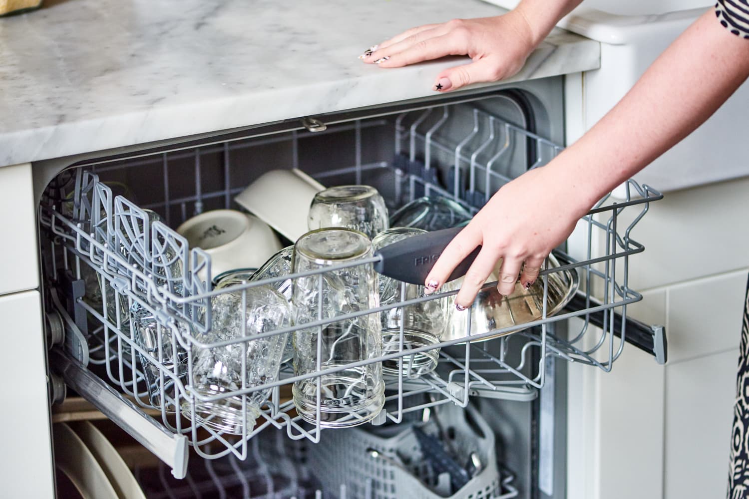 Using Aluminum Foil In The Dishwasher: What You Need To Now