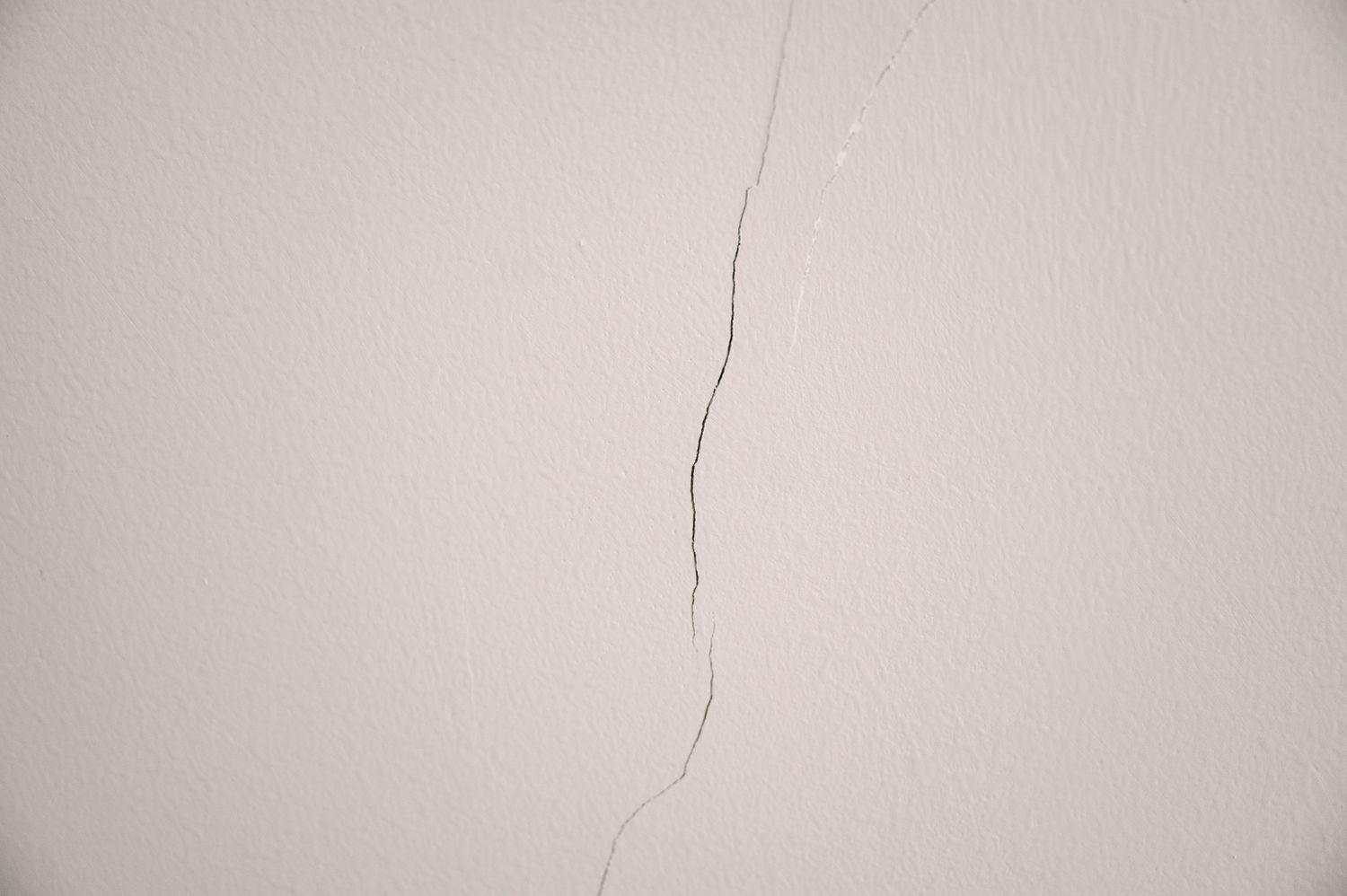What Causes Cracks In Walls: 13 Reasons And When You Need To Worry