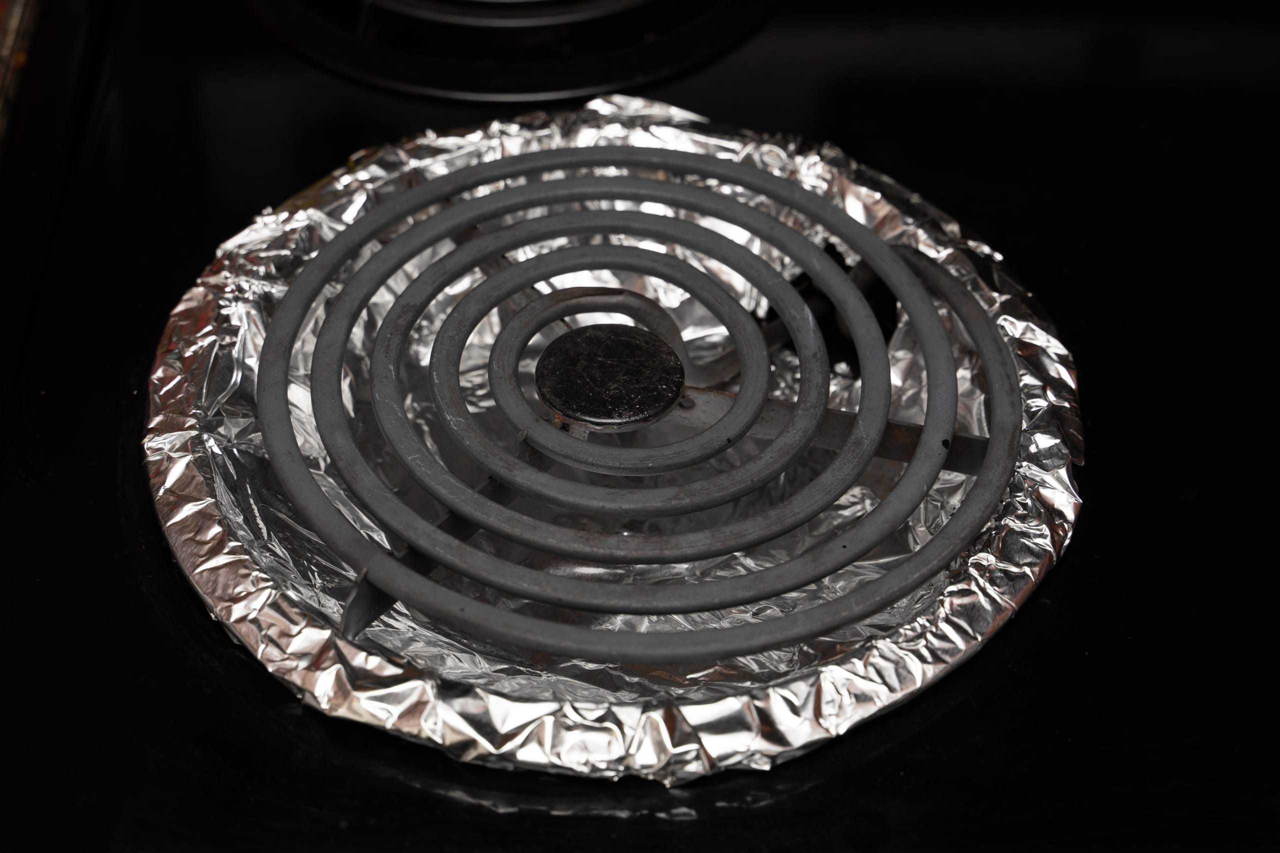 What Does Foil On Stove Burners Do