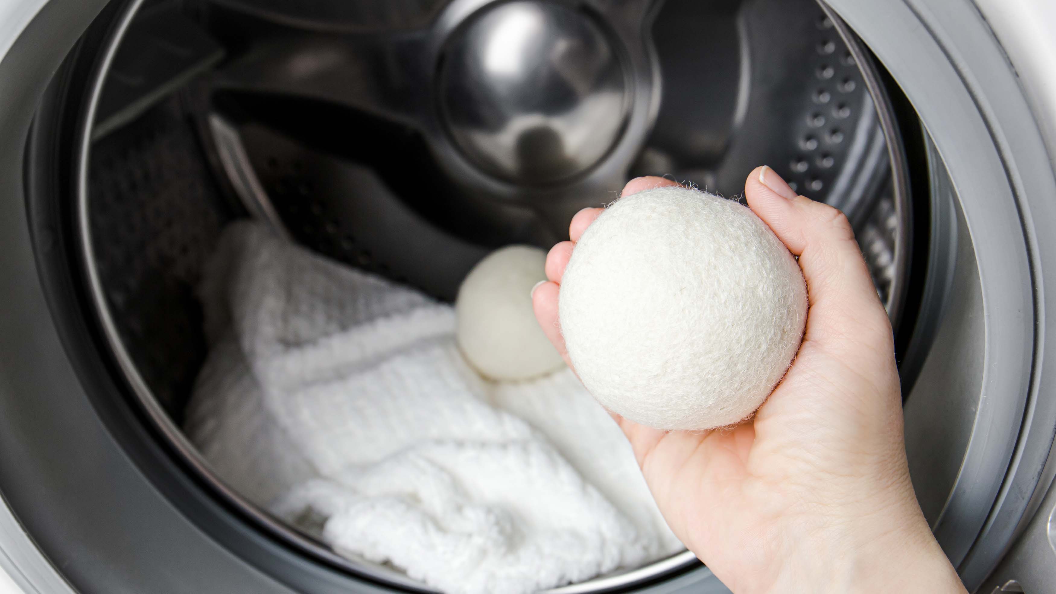 What To Use Instead Of Dryer Sheets, By Laundry Experts