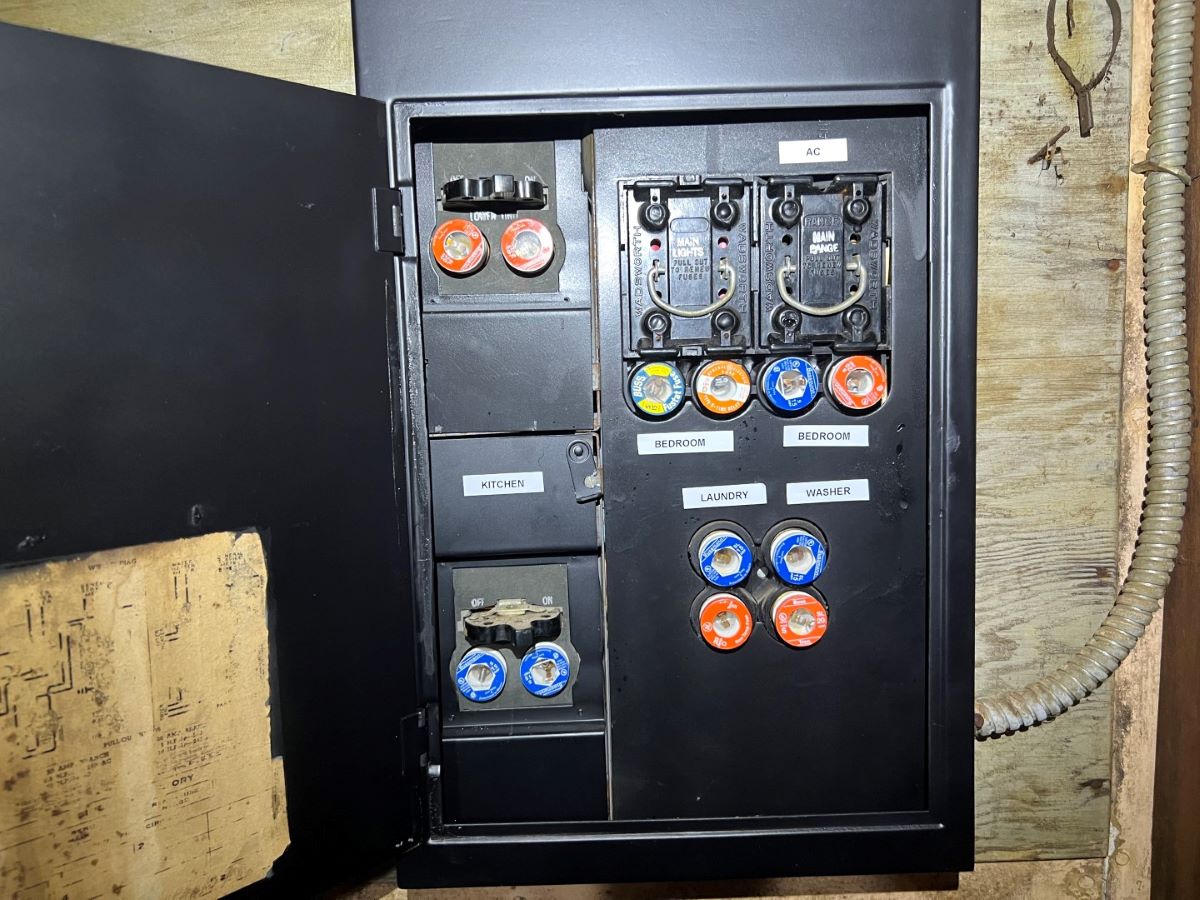 When Did Circuit Breakers Replace Fuses In Homes