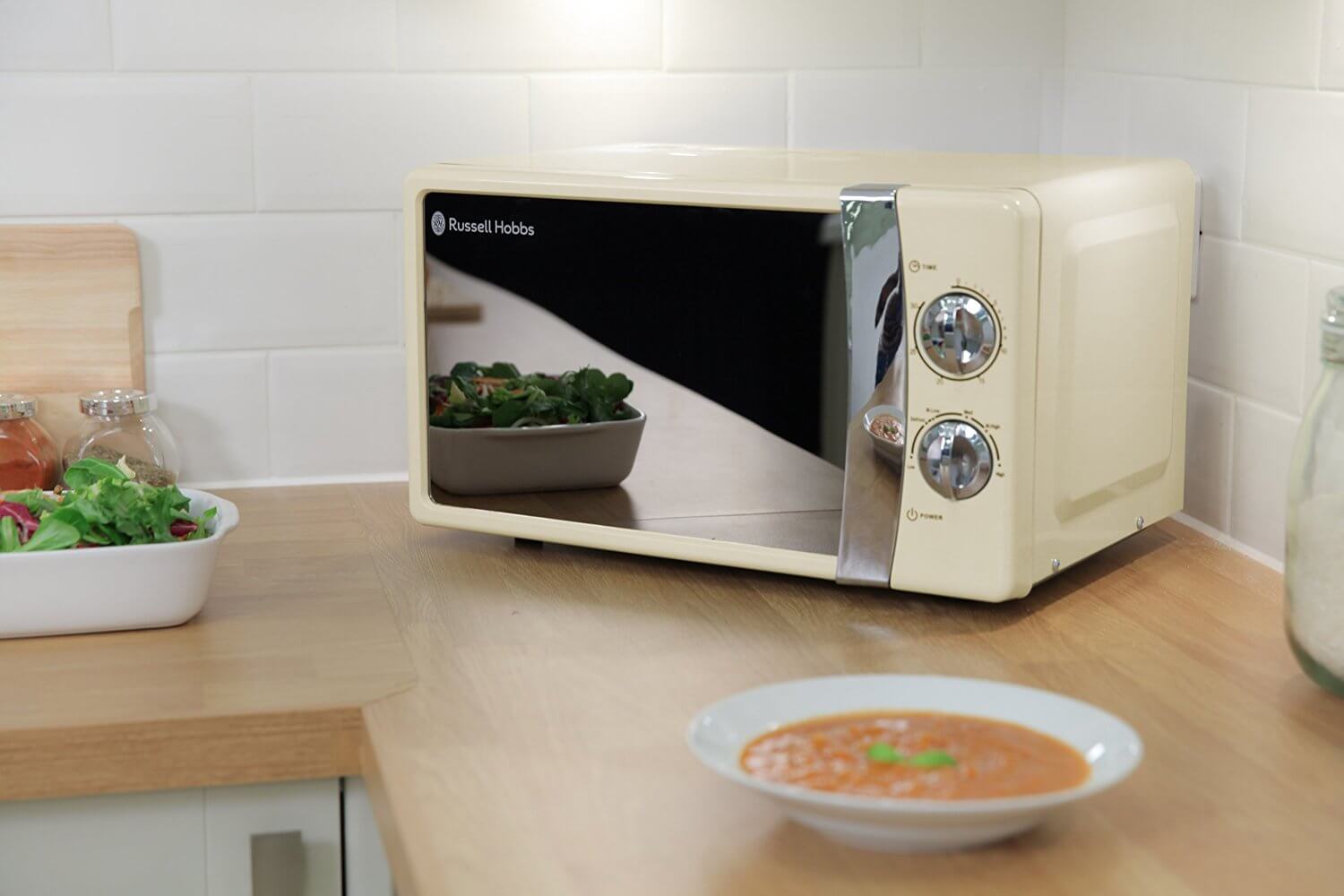 https://storables.com/wp-content/uploads/2023/08/who-makes-the-smallest-microwave-oven-1691462832.jpeg