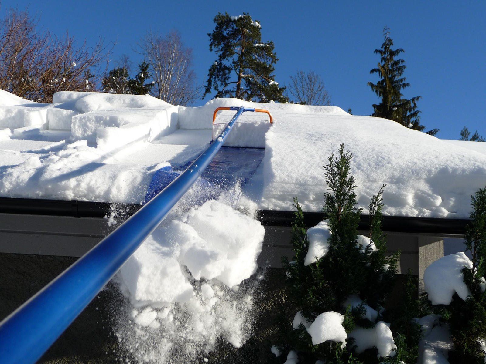 12 Incredible Roof Rakes For Snow Removal For 2023