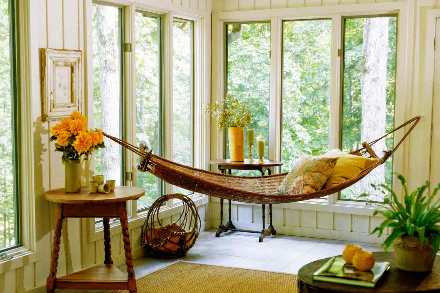 18 Sunroom Decorating Ideas For A Bright, Relaxing Space