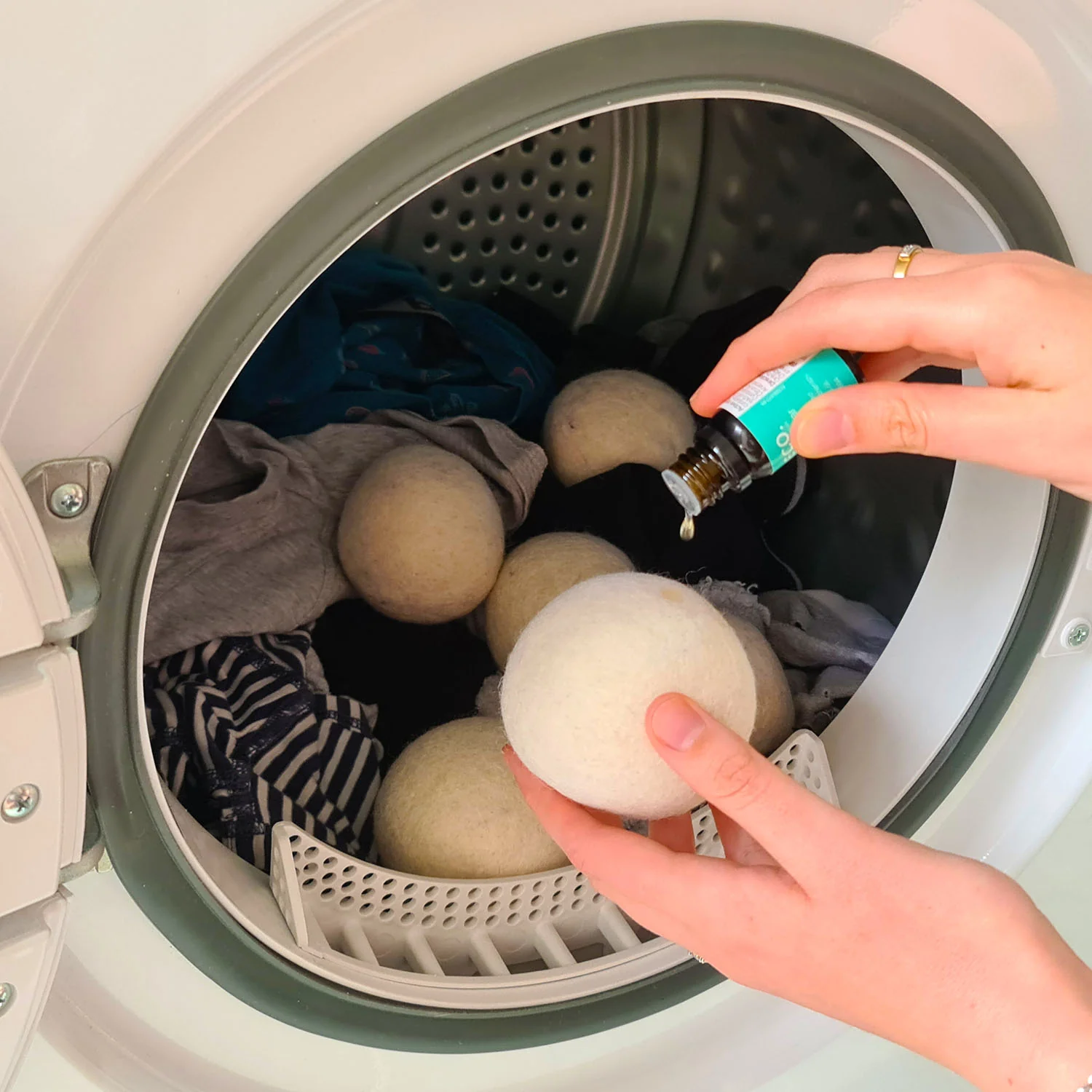 8 Superior Laundry Dryer Balls For 2023