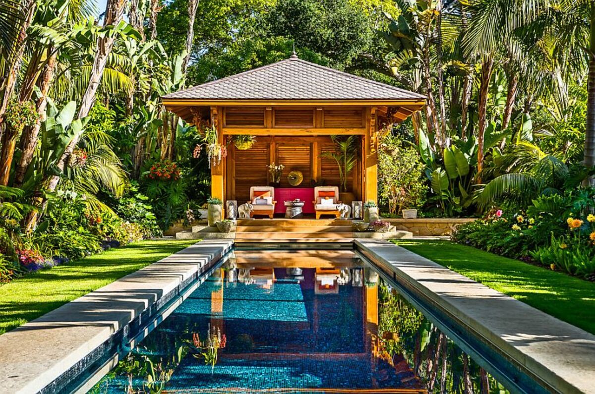 Create A Tropical Retreat In Your Backyard