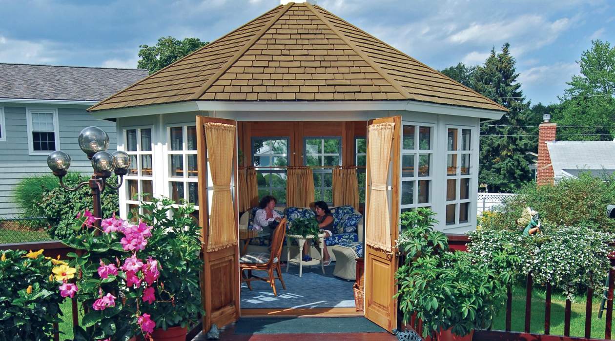 Enclosed Garden Structures For A Cozy Backyard Retreat