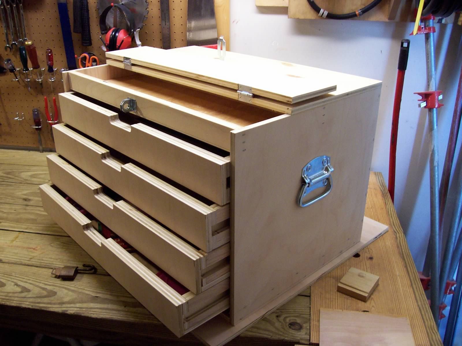 How Build A Wooden Tool Chest