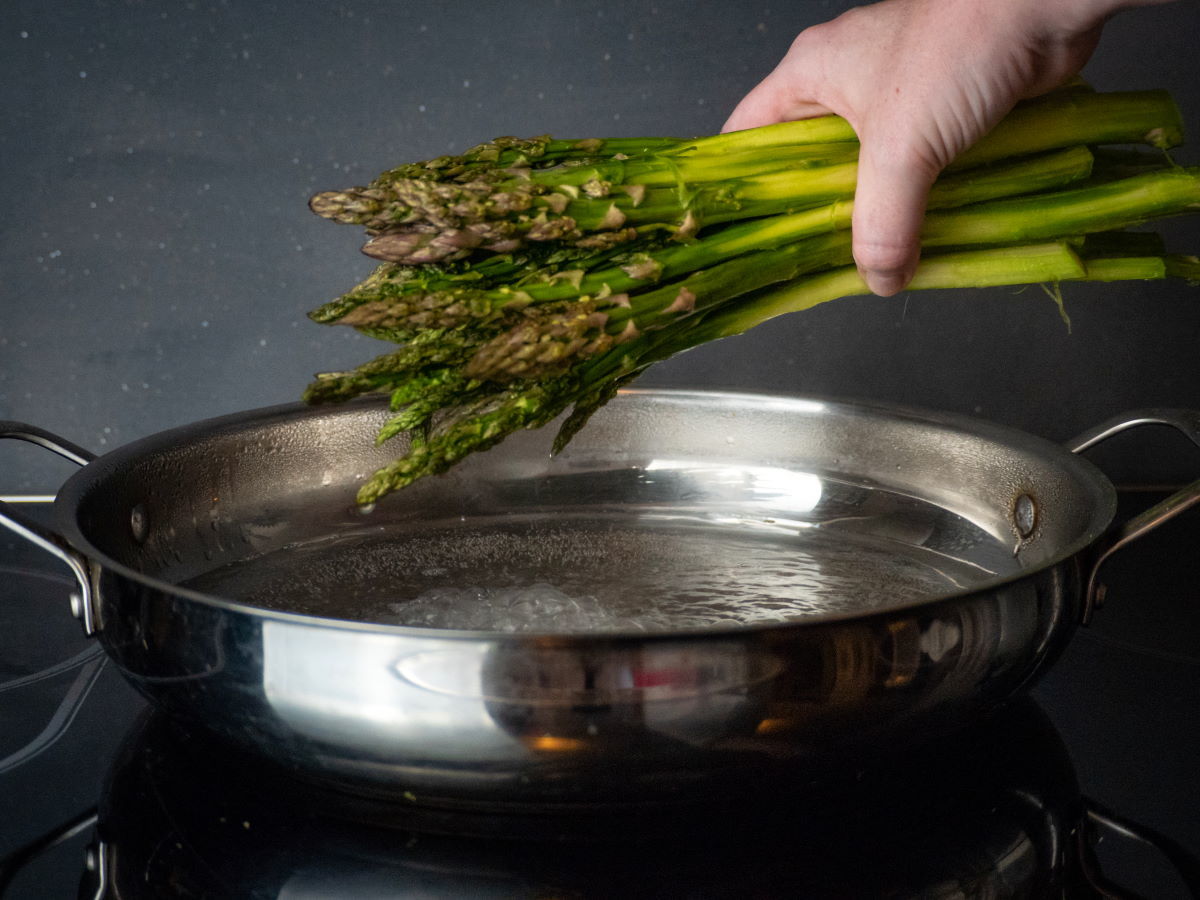 How Do You Cook Asparagus On The Stove Top