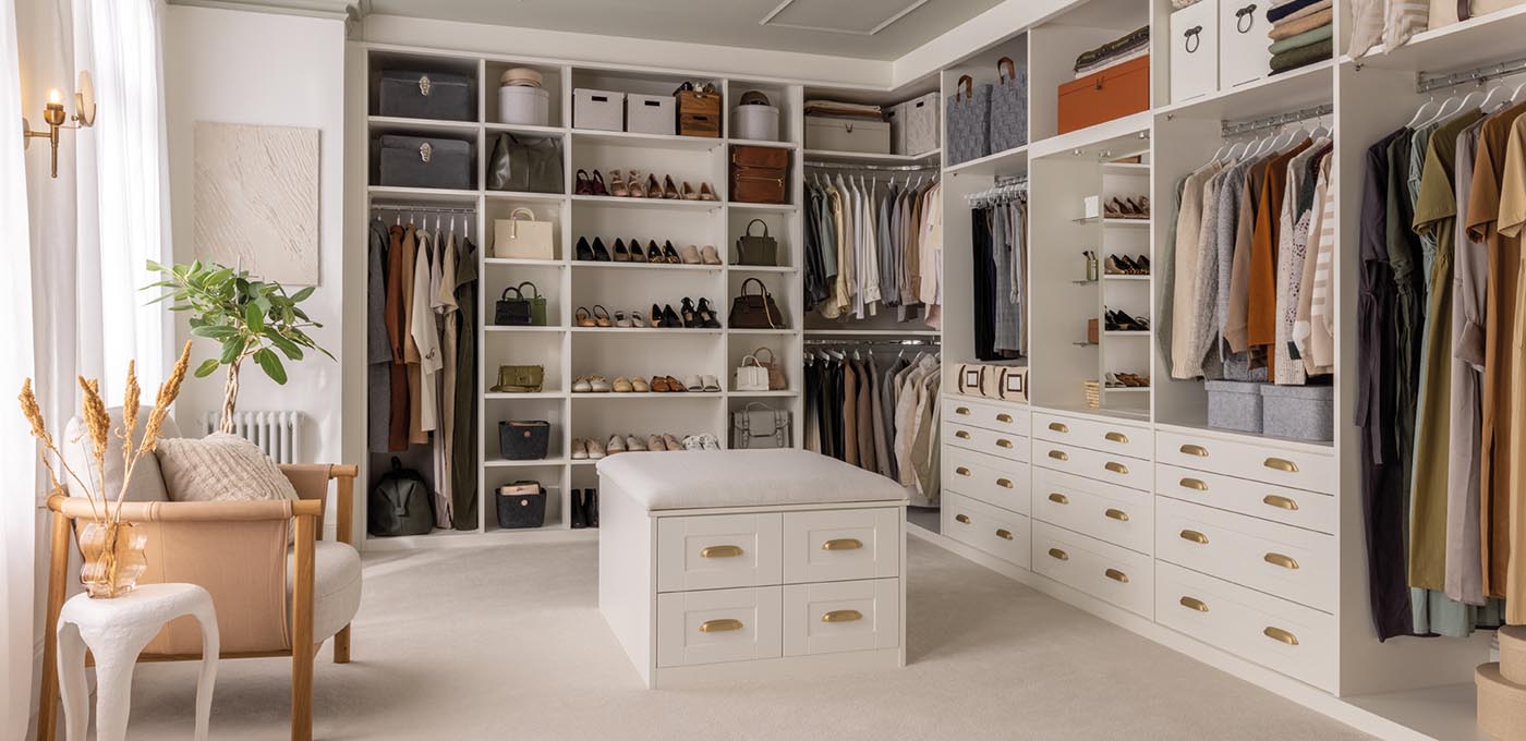 How Do You Lay Out A Walk-In Closet? Expert Organizers Advise