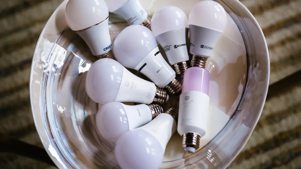 How Many Lumens Are In A 100 Watts Light Bulb