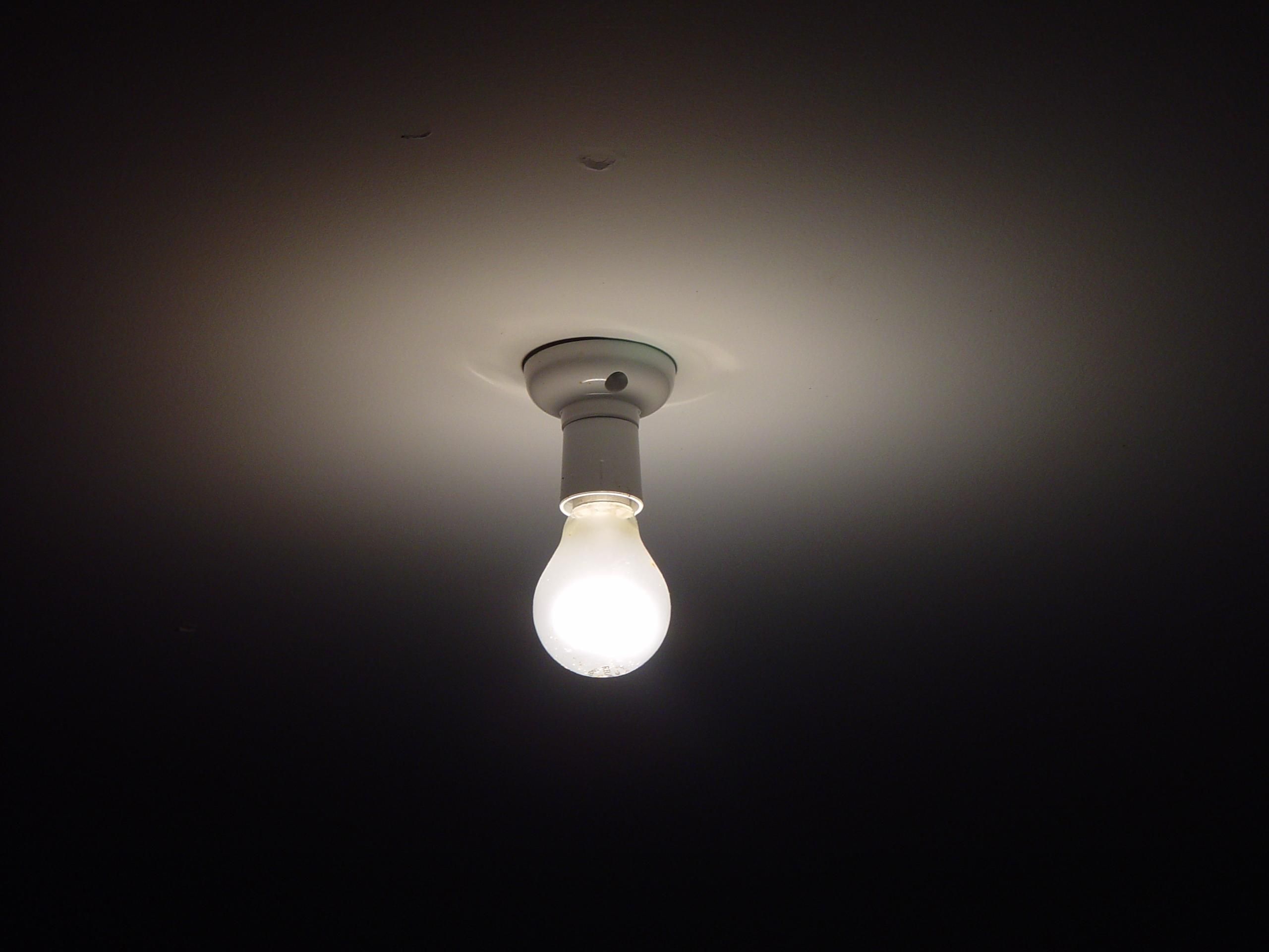 How Many Lumens Is In A Regular Light Bulb