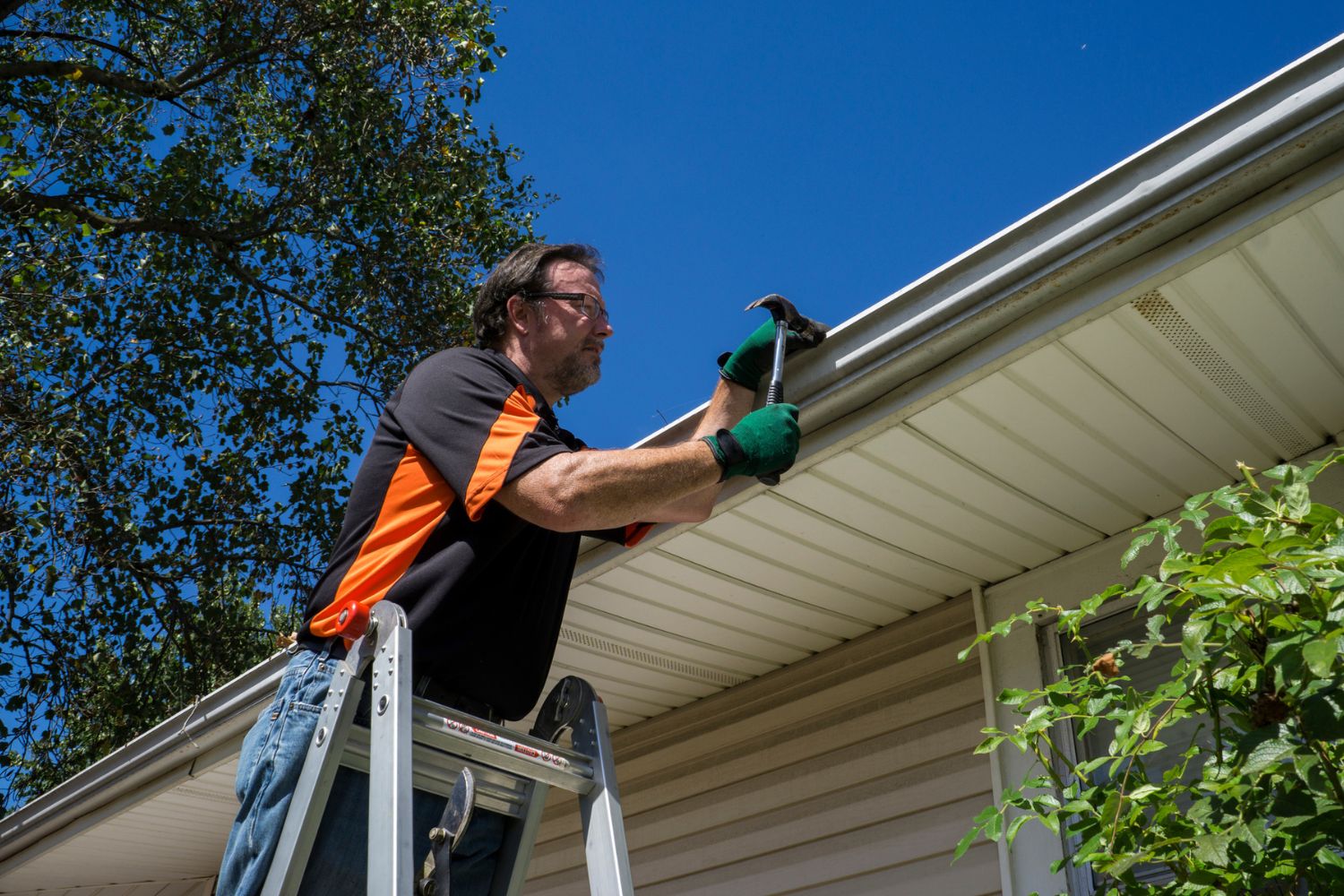 How Much Does It Cost To Fix Gutters