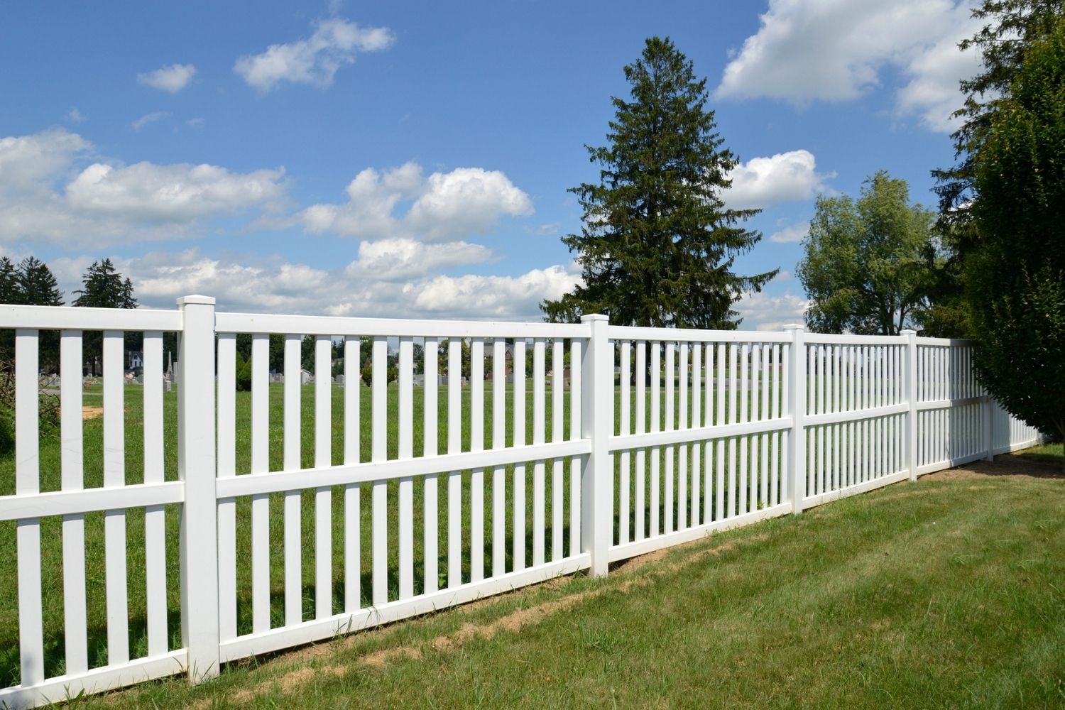 How Much Does Vinyl Fence Cost