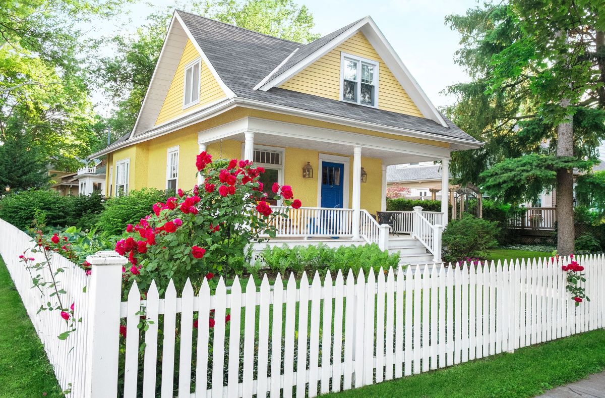 How Much Does White Picket Fence Cost