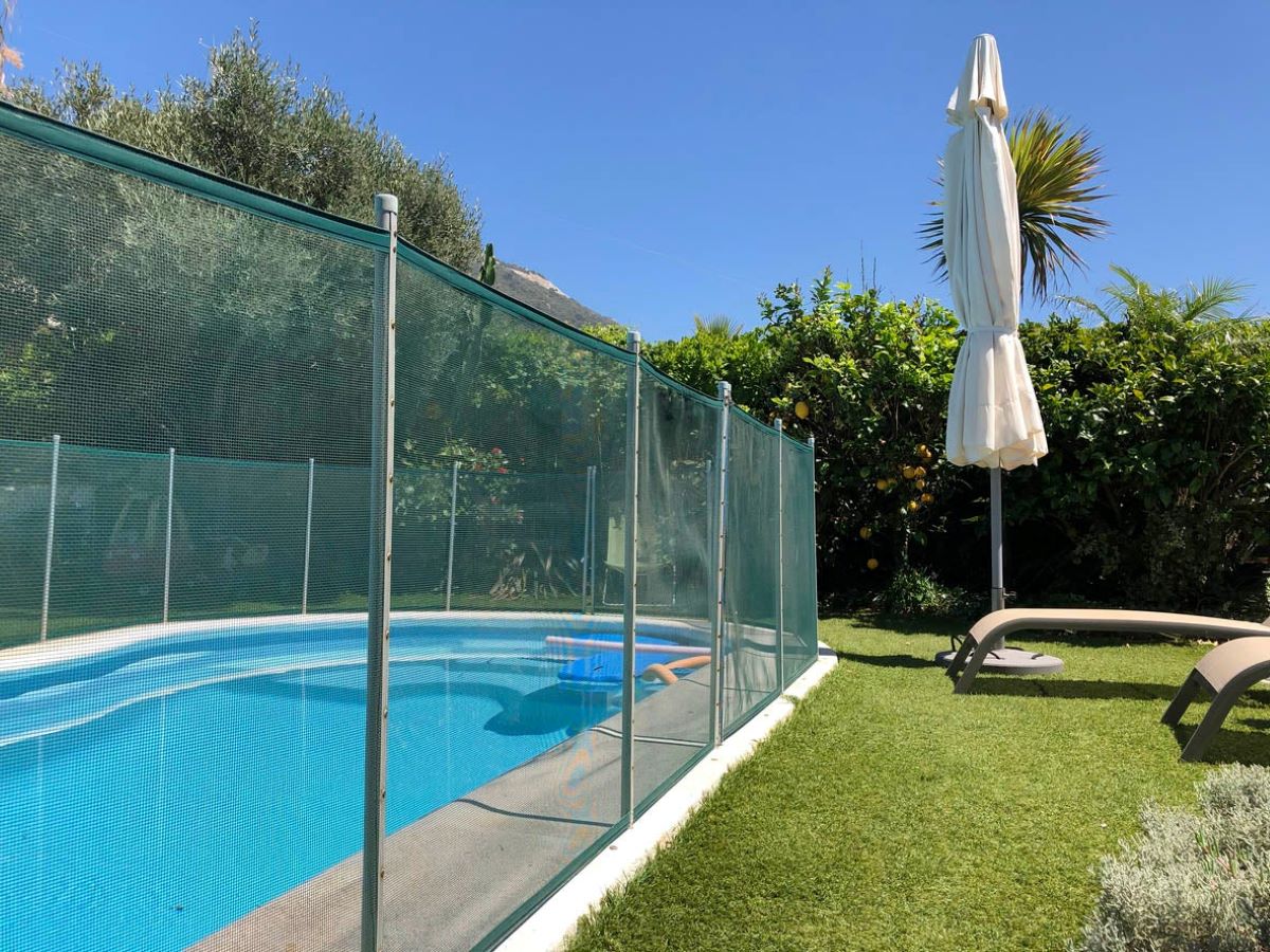 How Much Is A Pool Fence
