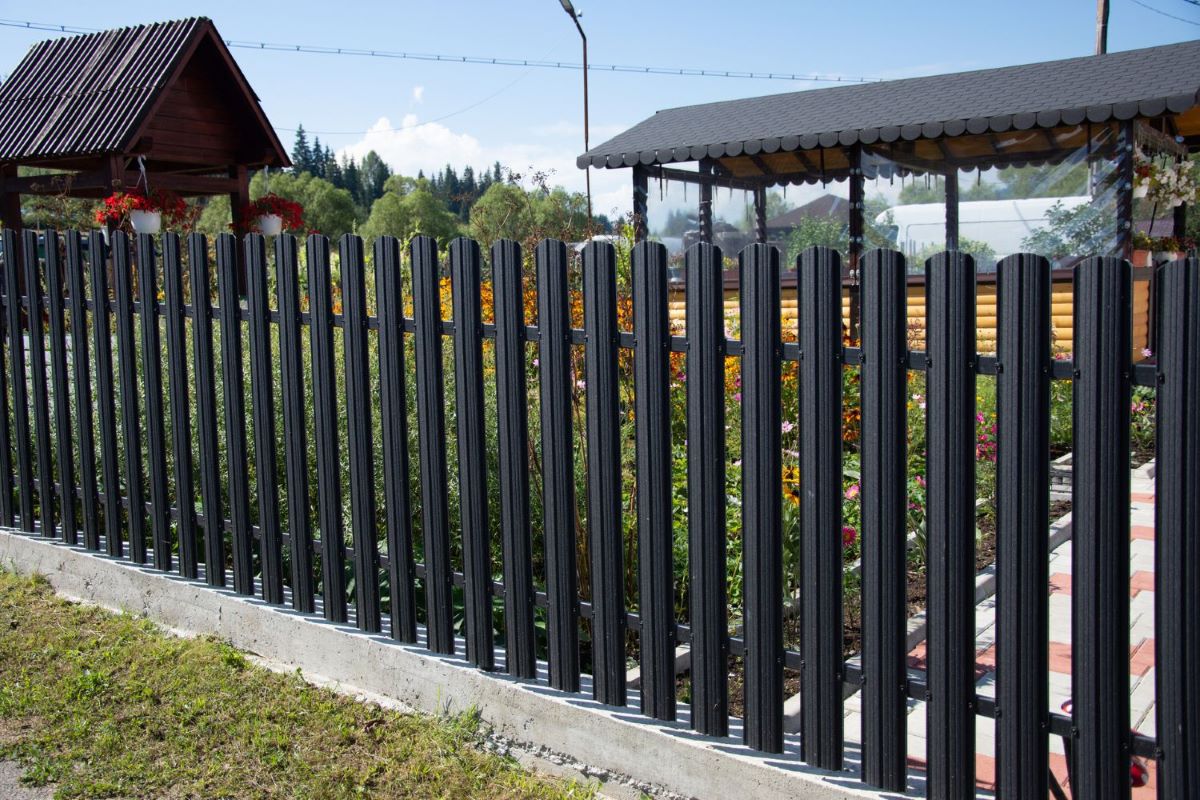 How Much Should An Aluminum Fence Cost