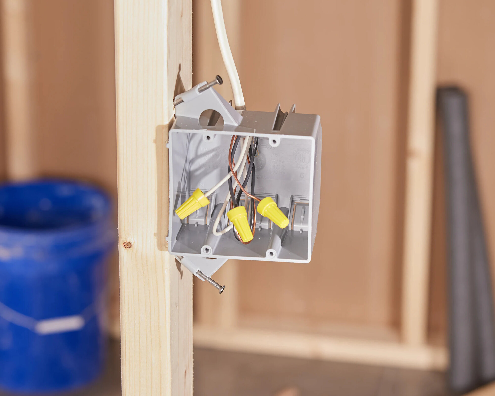 How To Attach Metal Electrical Box To Stud