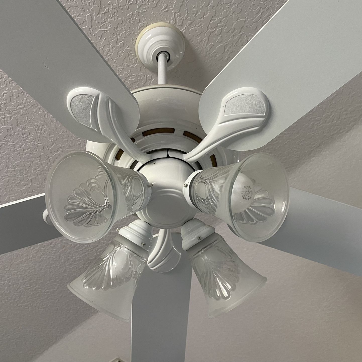 How To Change A Hampton Bay Ceiling Fan Light Bulb