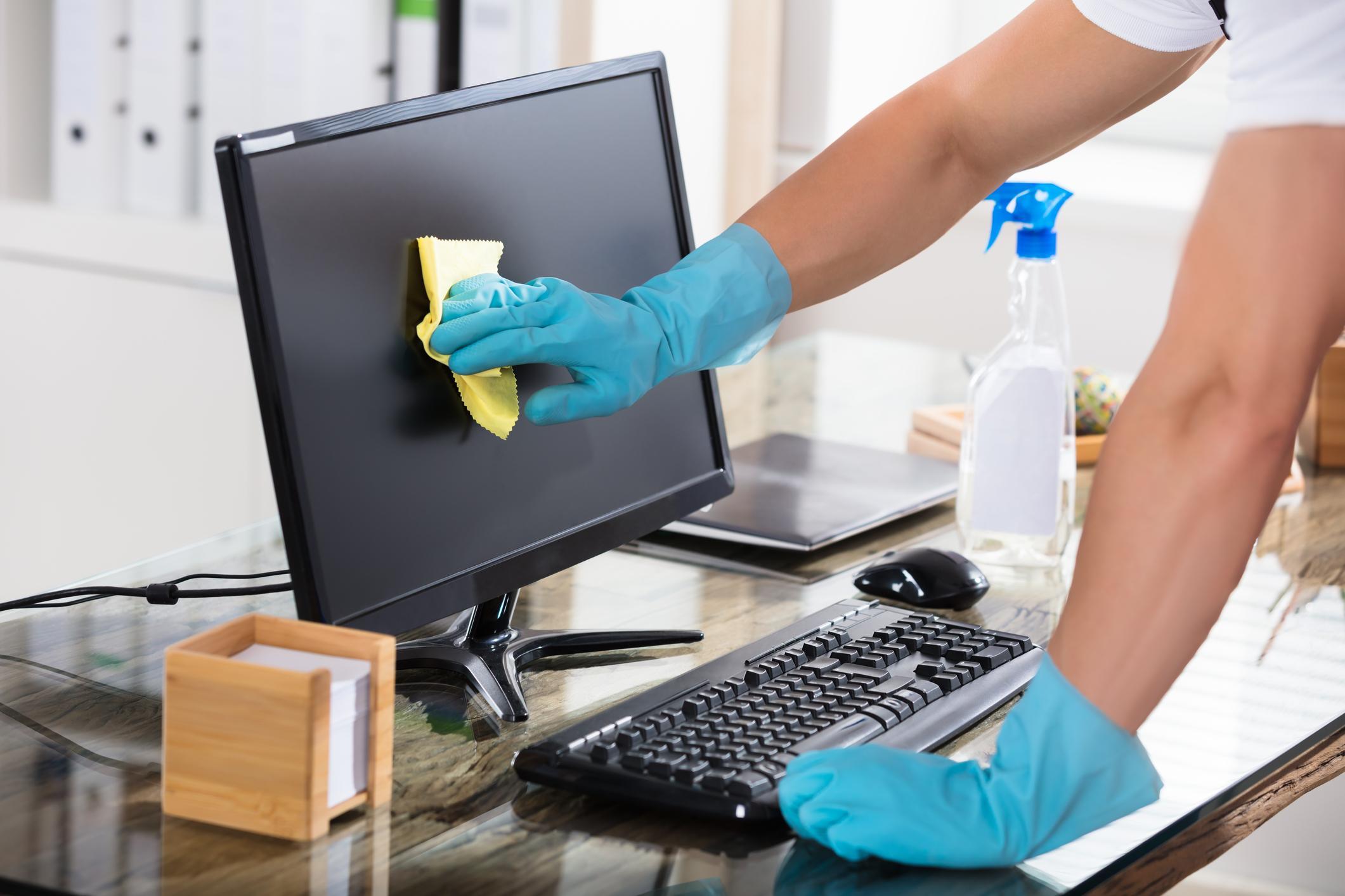 How To Clean A Monitor – 3 Steps To A Streak-Free Screen