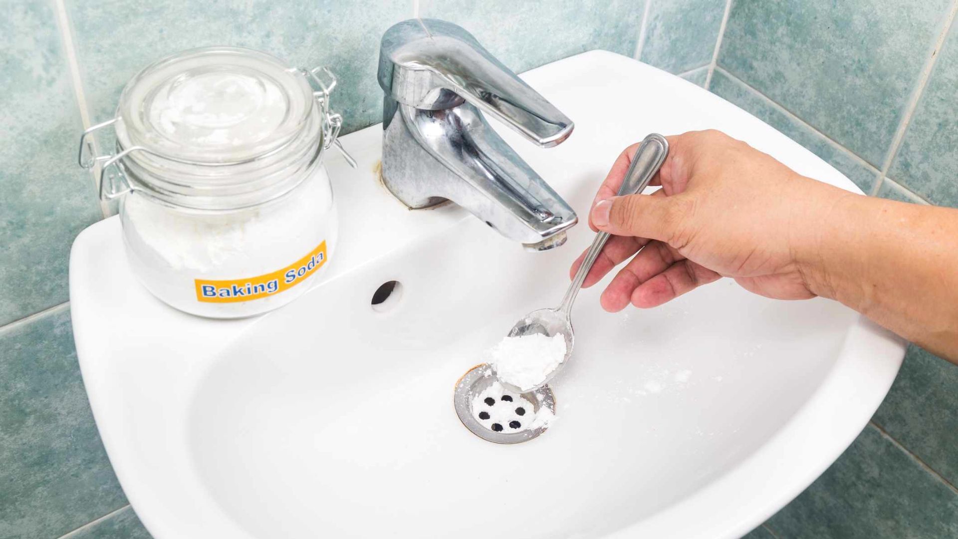 How To Clean A Sink With Baking Soda