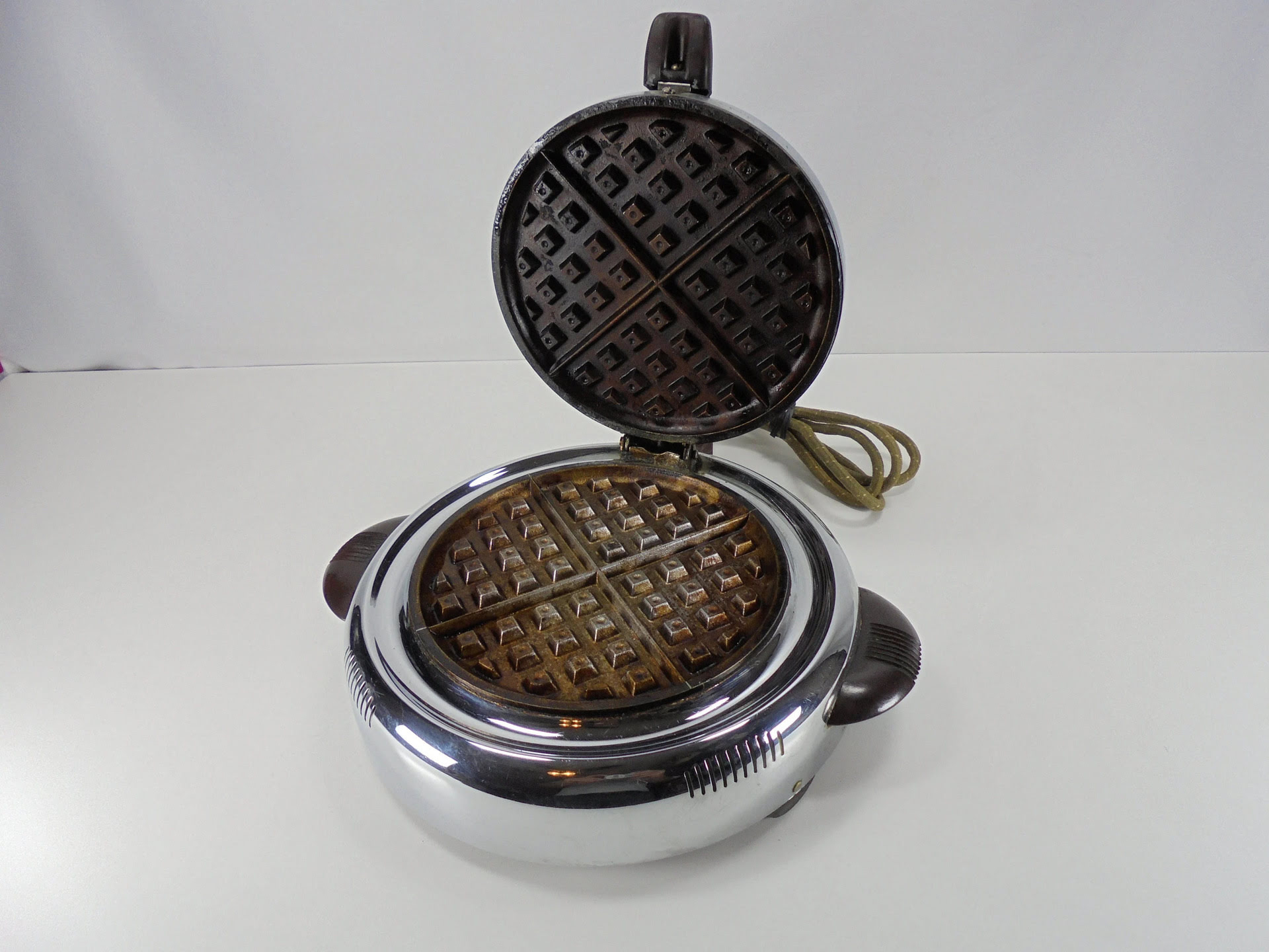 How To Clean A Vintage Stainless Steel GE Waffle Iron