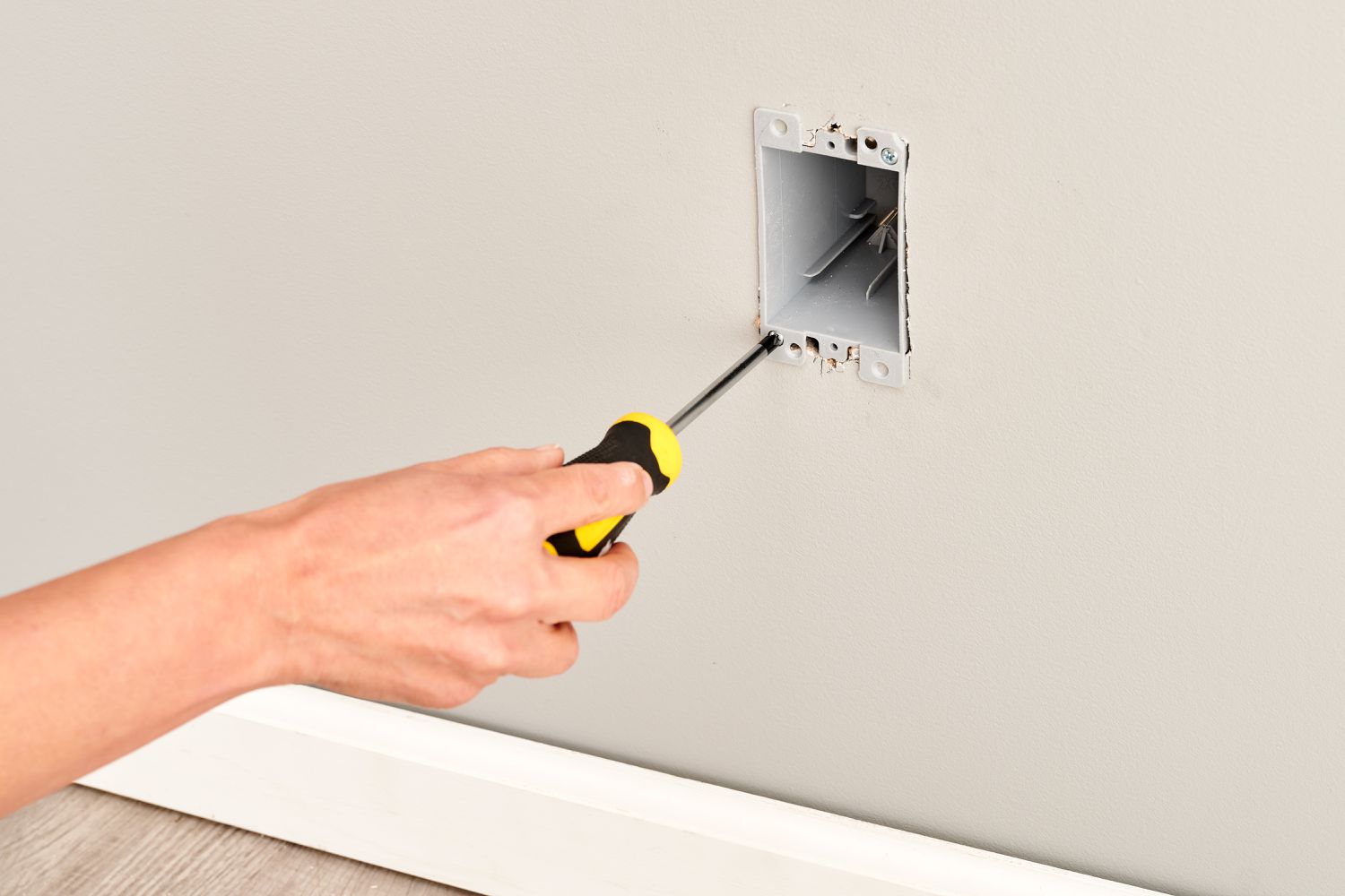 How To Cut Drywall To Install An Electrical Box
