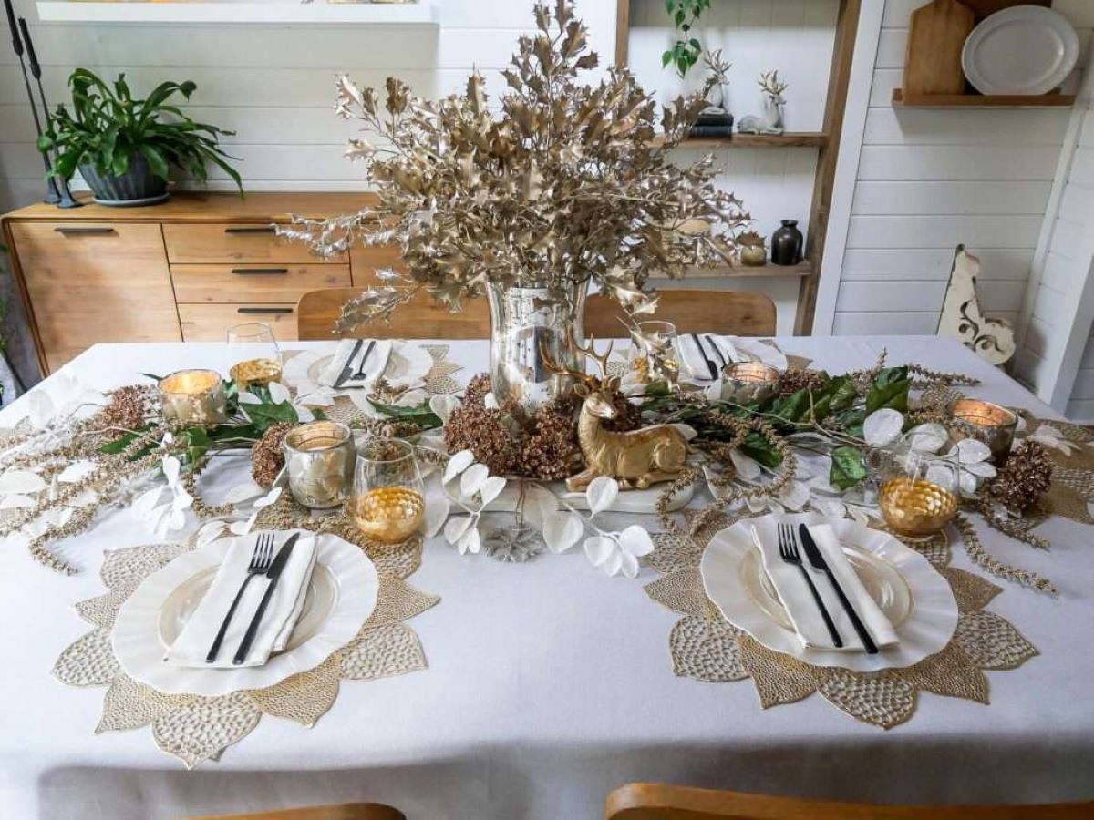 How To Decorate A Dining Room Table For Christmas