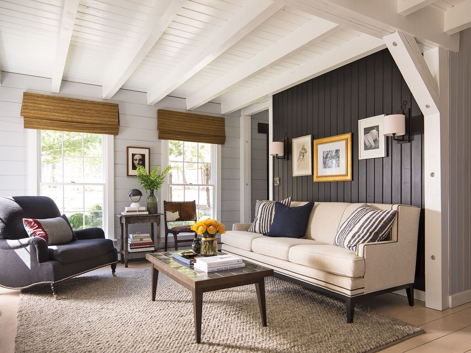 How To Decorate A Farmhouse Living Room