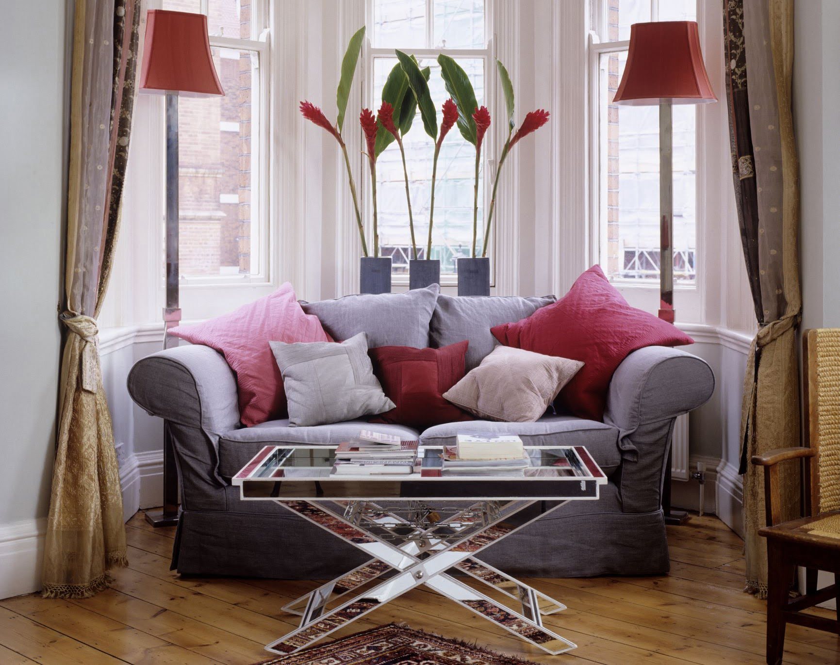 How To Decorate A Living Room With A Bay Window