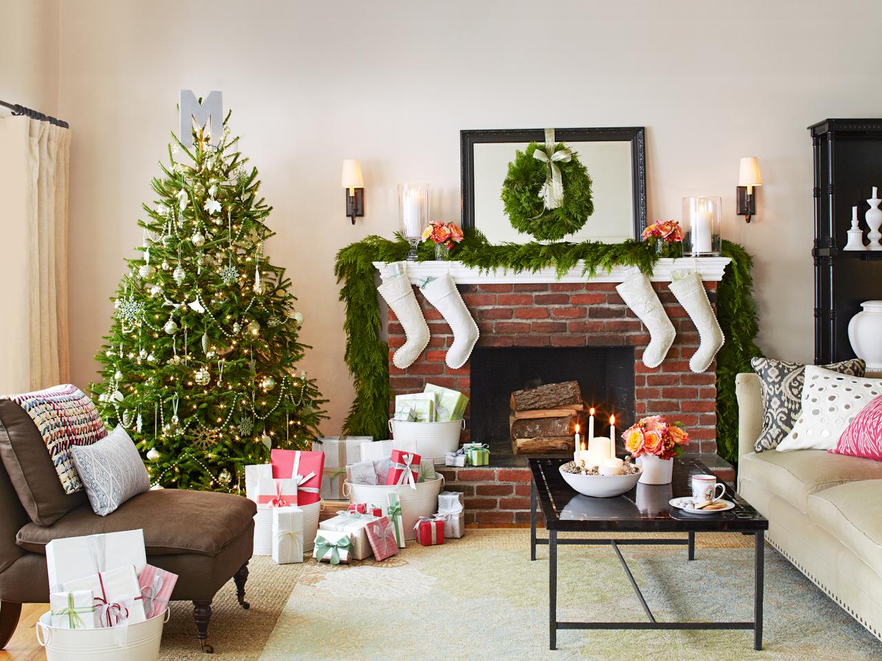 How To Decorate Fireplace For Christmas