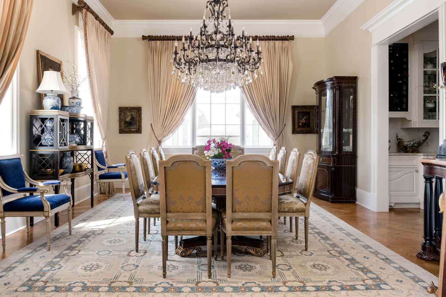 How To Decorate Formal Dining Room