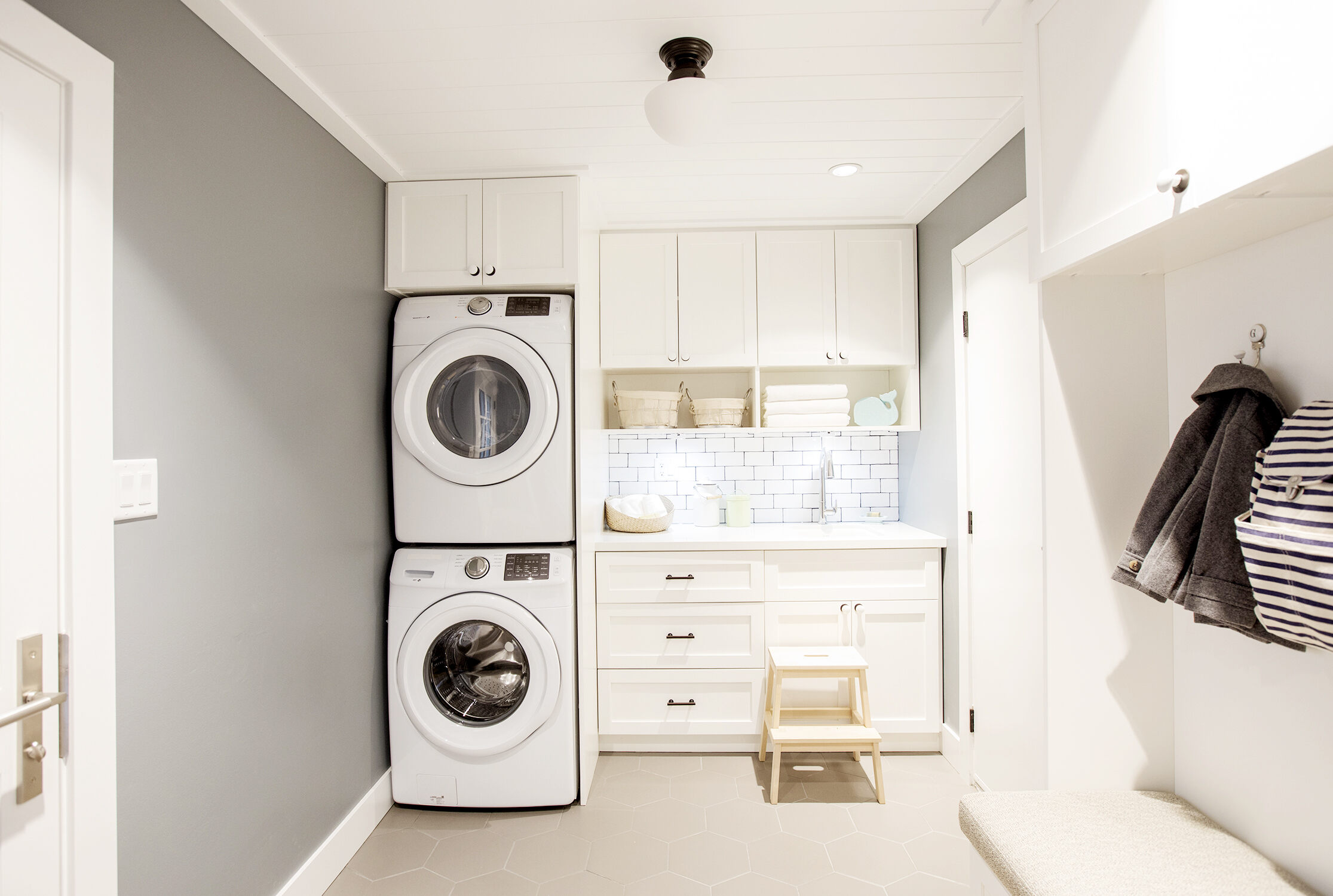 How To Decorate Small Laundry Room