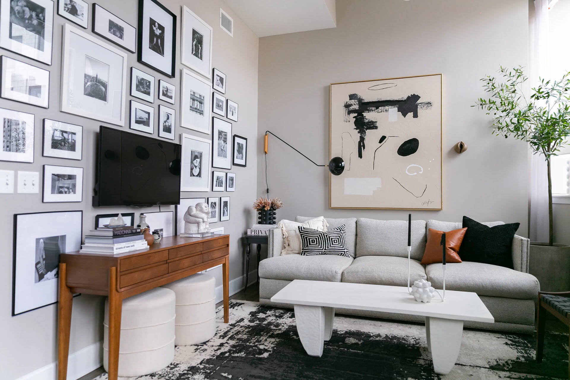 How To Display Family Photos In Living Room