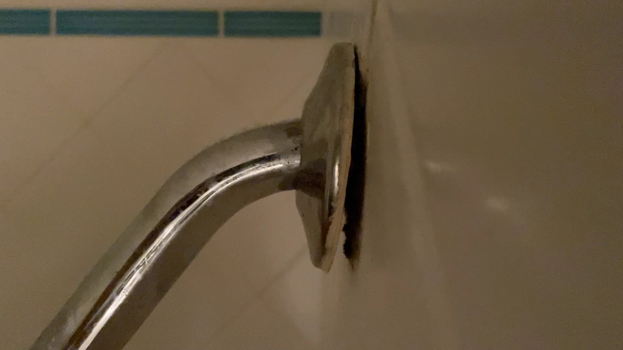 How To Fix A Loose Showerhead Pipe