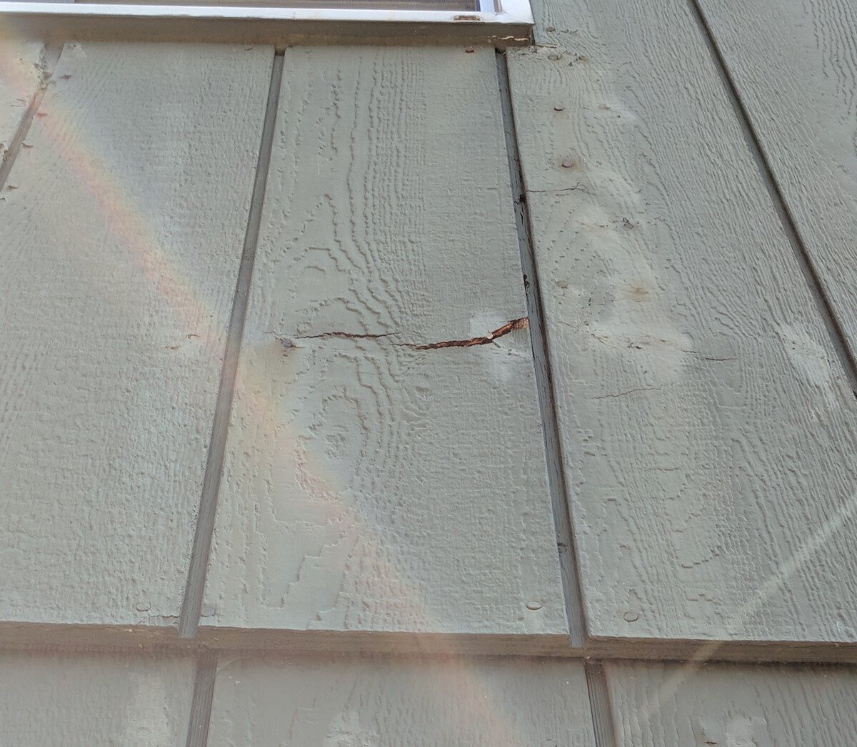 How To Fix Cracked Siding