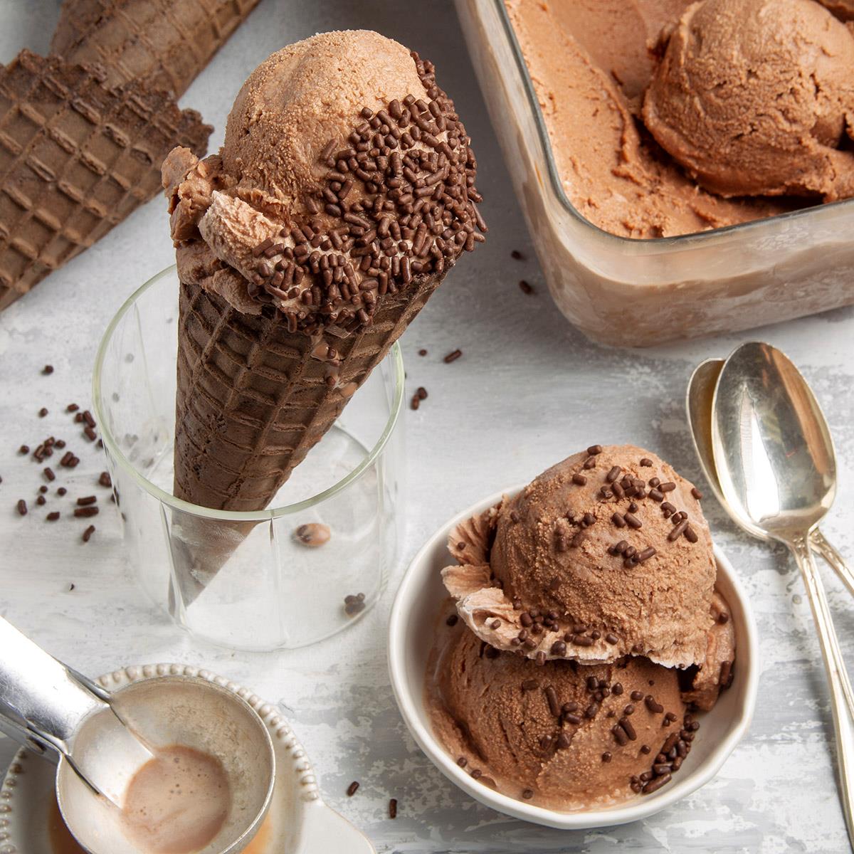 How To Make Chocolate Ice Cream With An Ice Cream Maker