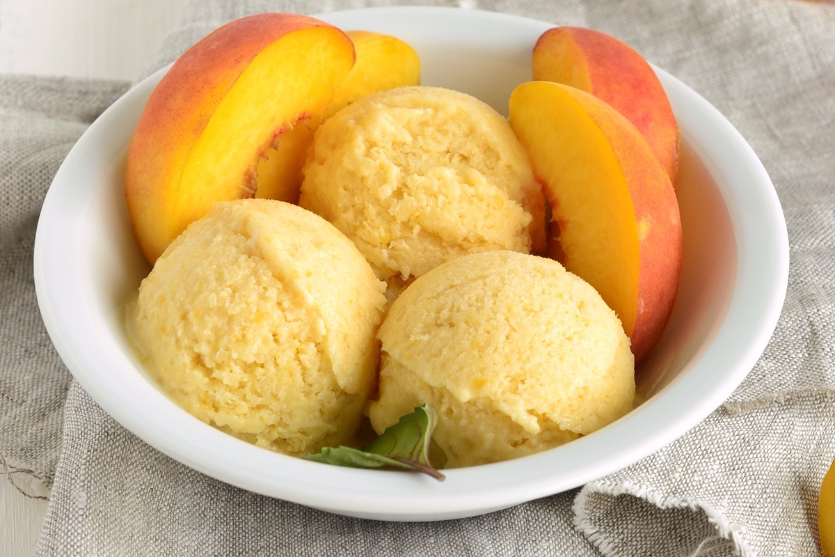 How To Make Peach Ice Cream With An Ice Cream Maker