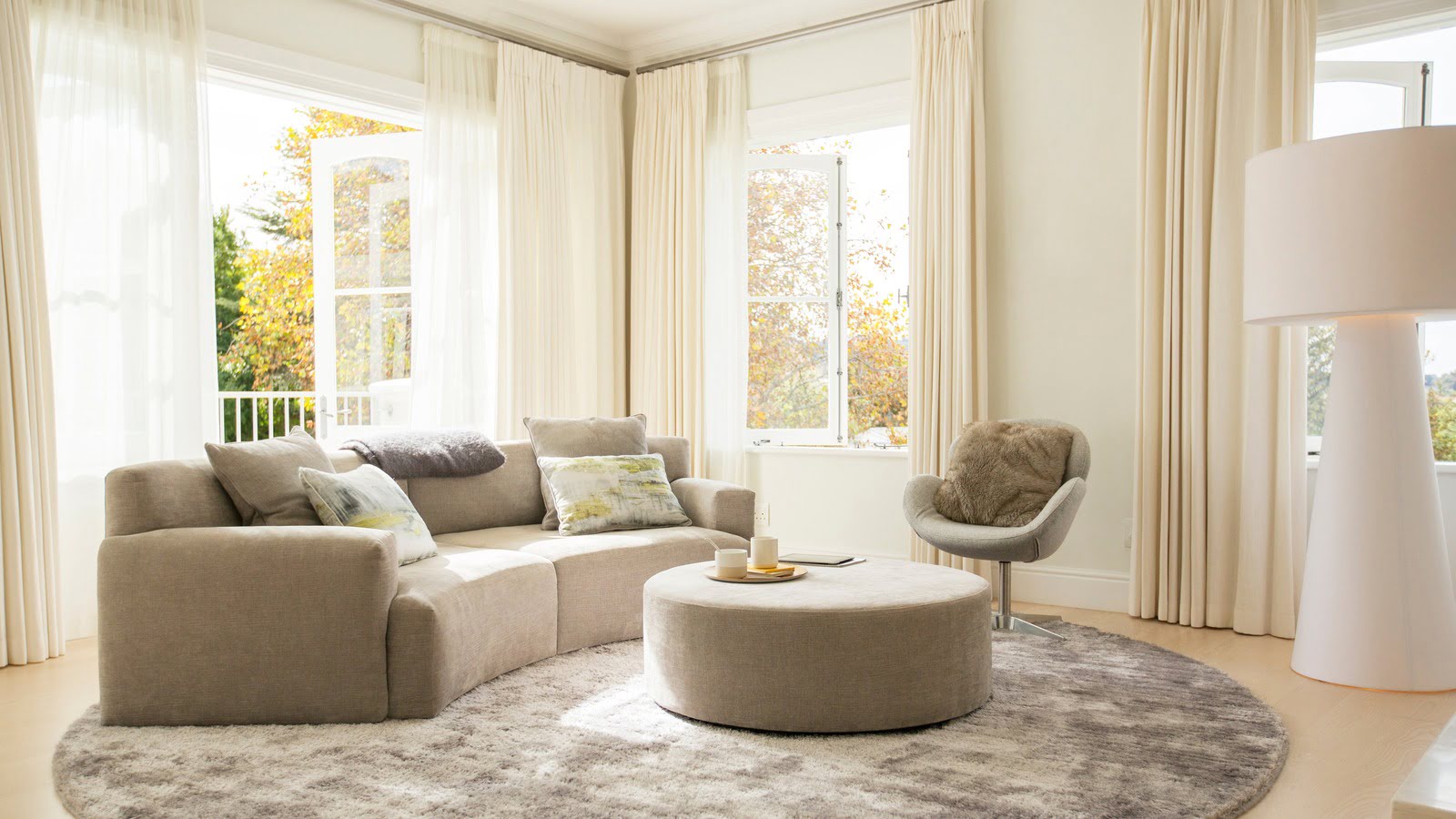 How To Place A Round Rug In A Living Room