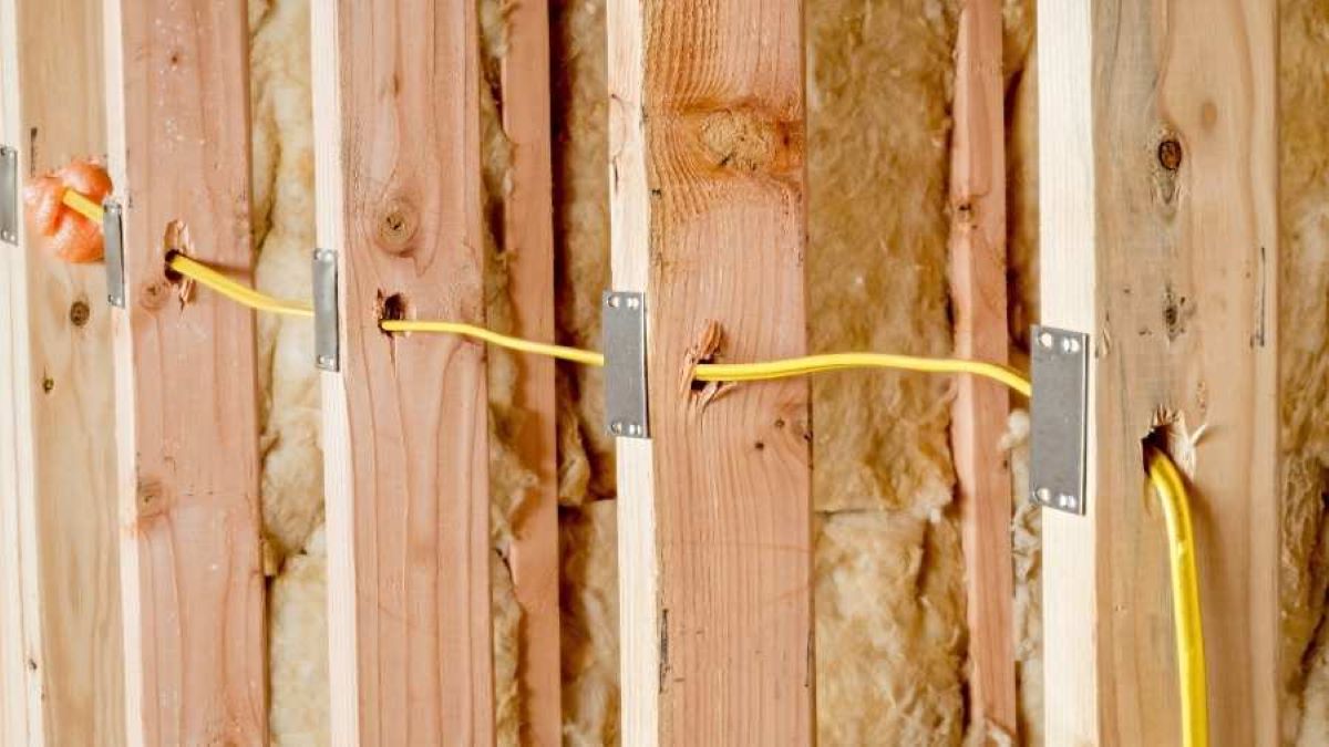 How To Protect Electrical Cords From Excessive Pulling And Bending
