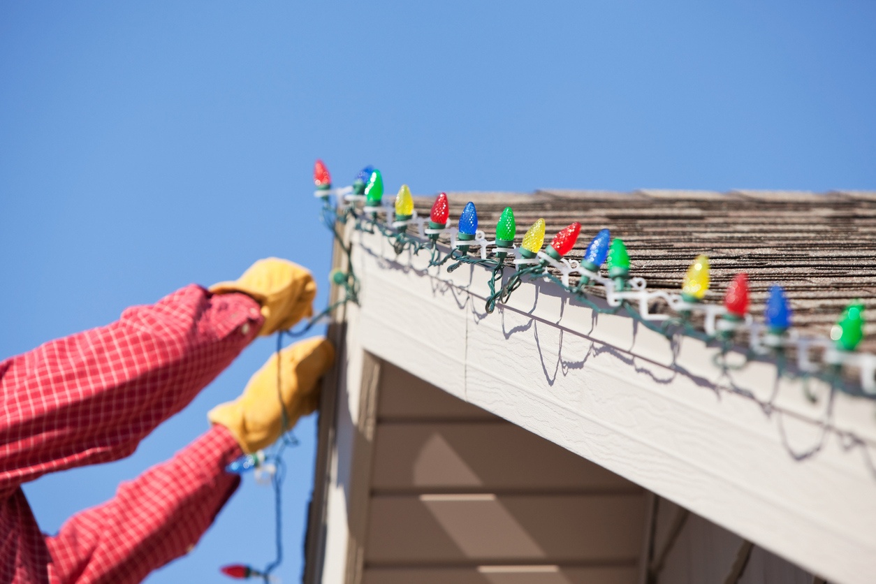 How To Put Christmas Lights On Roof